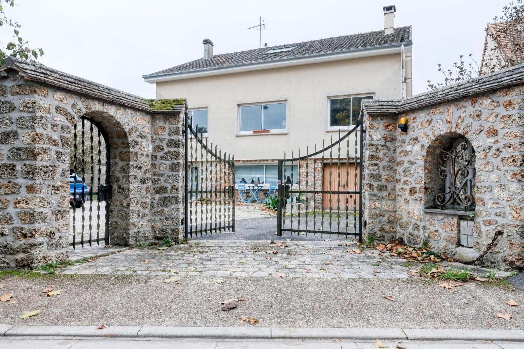 De L'etang Du Perray Holiday home Le Perray-en-Yvelines